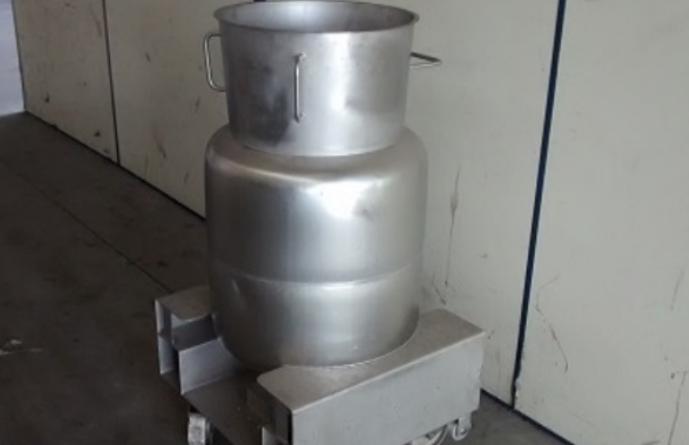  01 (um) tanque de inox (aço escovado fosco), capacidade 100 litros,conhecido também como 